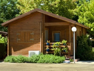 Blockbohlenhaus als Gartenhaus