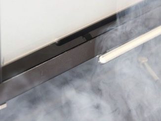 Abgase entweichen aus Kaminofen in den Aufstellraum, wenn in diesem Raum Unterdruck herrscht