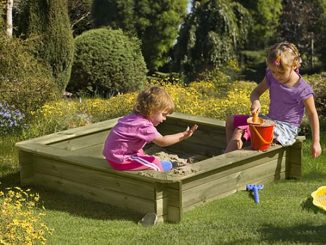 Sandkasten aus Holz für Kinder | Bild: ediToys