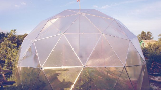 Greenhouse in Form einer Halbkugel | Bild: Арина Григорьева fotolia.com