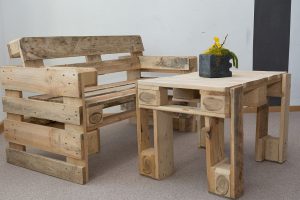 Palettenmöbel Sofa und Tisch
