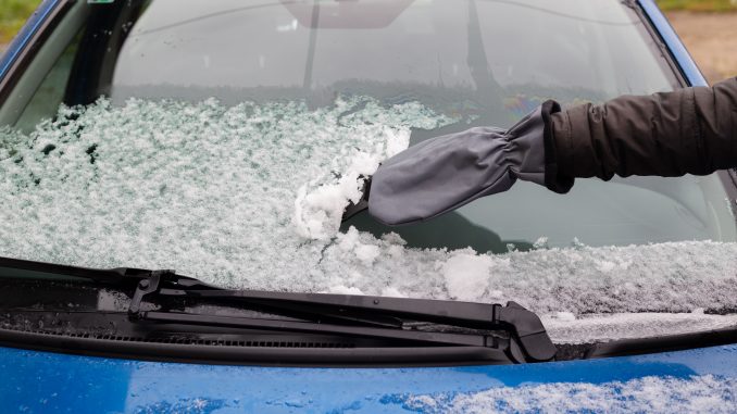 Eiskratzen: So wird das Auto schnell eisfrei