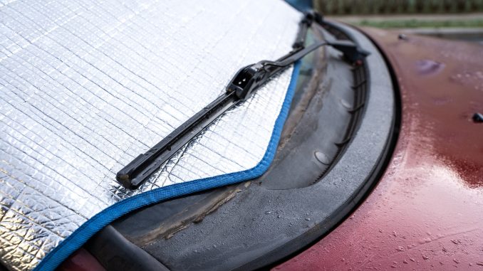 Beschlagene und vereiste Scheiben im Auto: Was wirklich dagegen