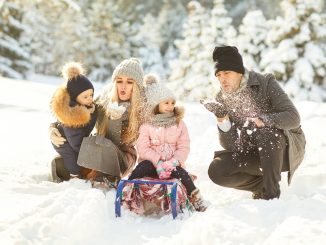 Schlitten bedeuten Winterspaß für Klein und Groß