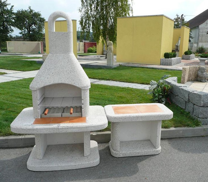 Wellfire Gartenkamin / Grillkamin Siesta weiss mit Beistelltisch 185cm
