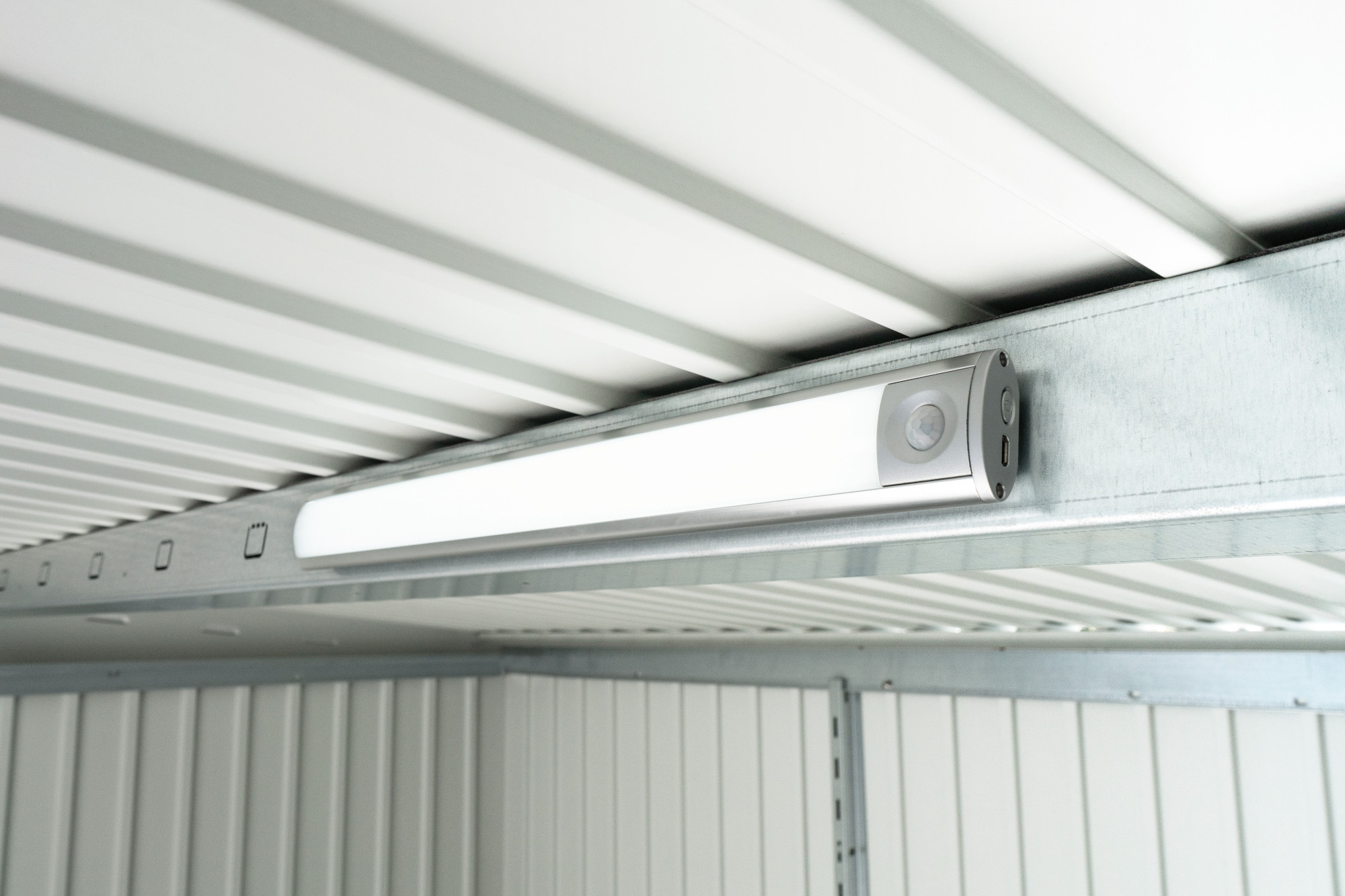 Biohort LED Leuchte mit Bewegungssensor für Gerätehaus Geräteschrank
