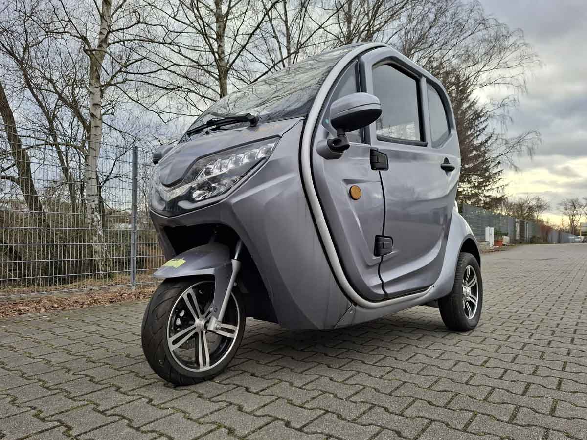 Kabinenroller Vitale Q3 100 / Mopedauto / E Kleinwagen