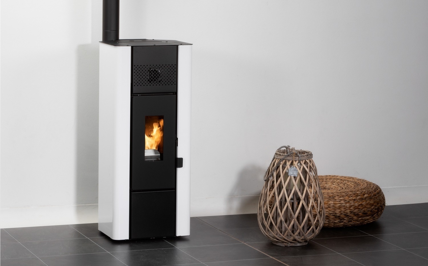 Globe Fire Wiona Pelletofen kompakt raumluftunabhängig weiß 5 kW