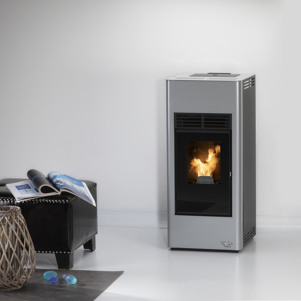 Globe Fire Billy Elegance Pelletofen raumluftunabhängig hellgrau 8 kW