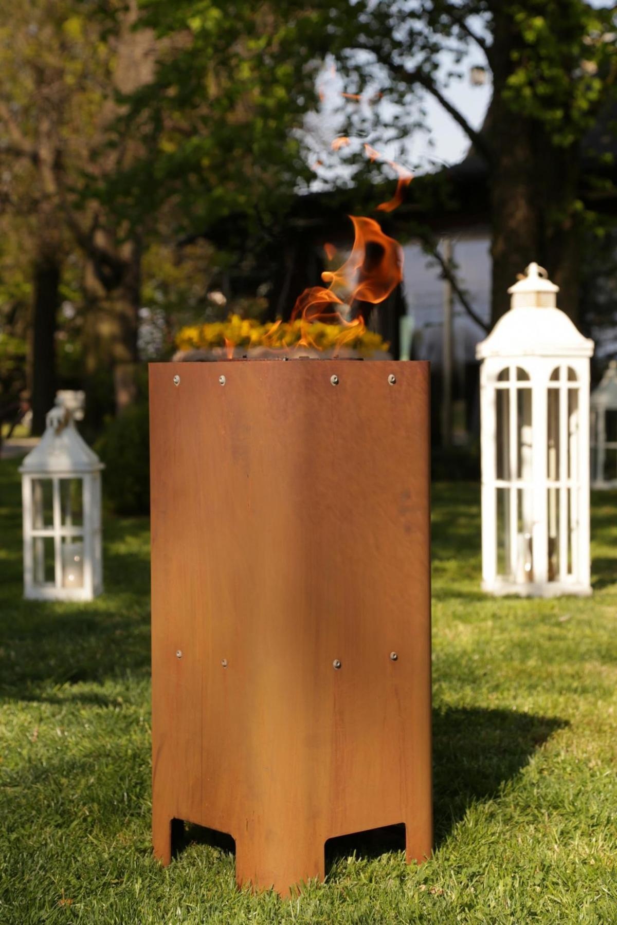 Globe Fire Patuha Outdoor-Pelletfeuer aus Cortenstahl