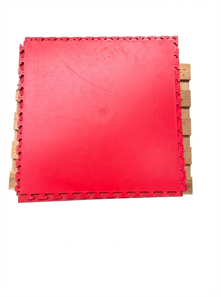 Sonderposten: 11 m² Industrie-Boden (44 Platten) – PVC Klickfliese Rot