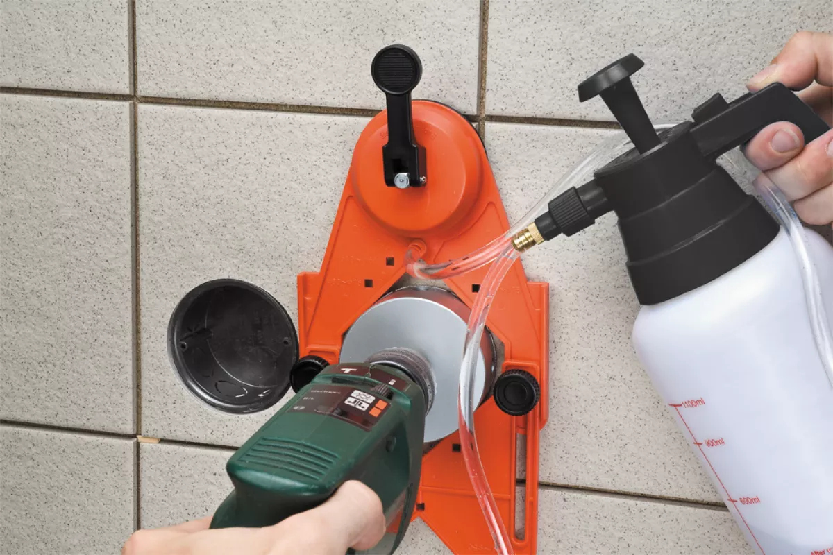 KWB Wassersystem mit Schlauch für Diamant Lochsägen 1 Liter