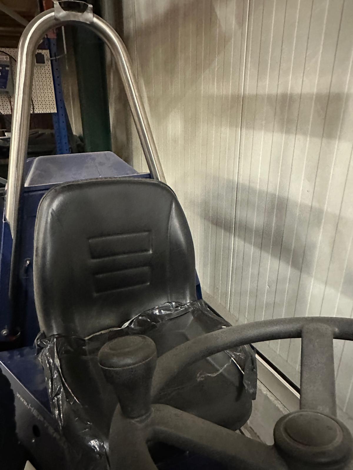 Gebraucht Aufsitzscheuersaugmaschine / Putzmaschine Hefter FS112S