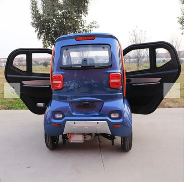 Q7 Mopedauto - Kleinwagen fahrbereit geliefert Q7 Mopedauto - Kleinwagen fahrbereit geliefert