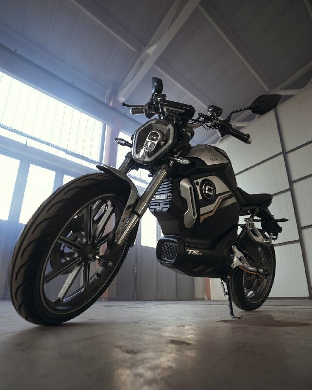 Super Soco TSX ECO E Motorrad 45 KM H  E Moped schwarz