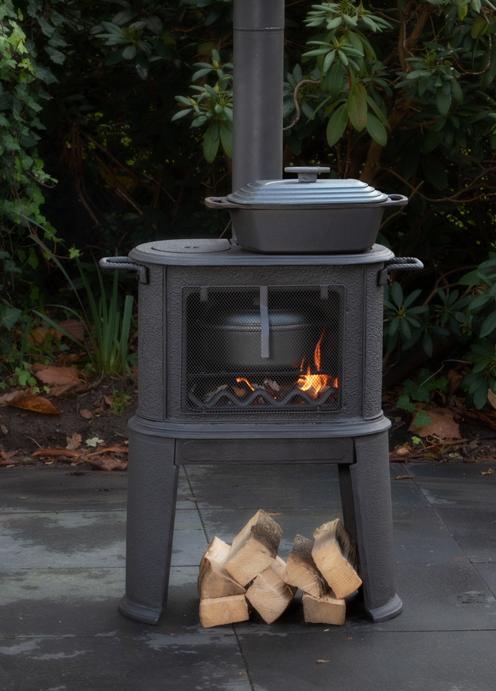 Globe Fire Vulture Outdoor-Ofen und Grill aus Gusseisen