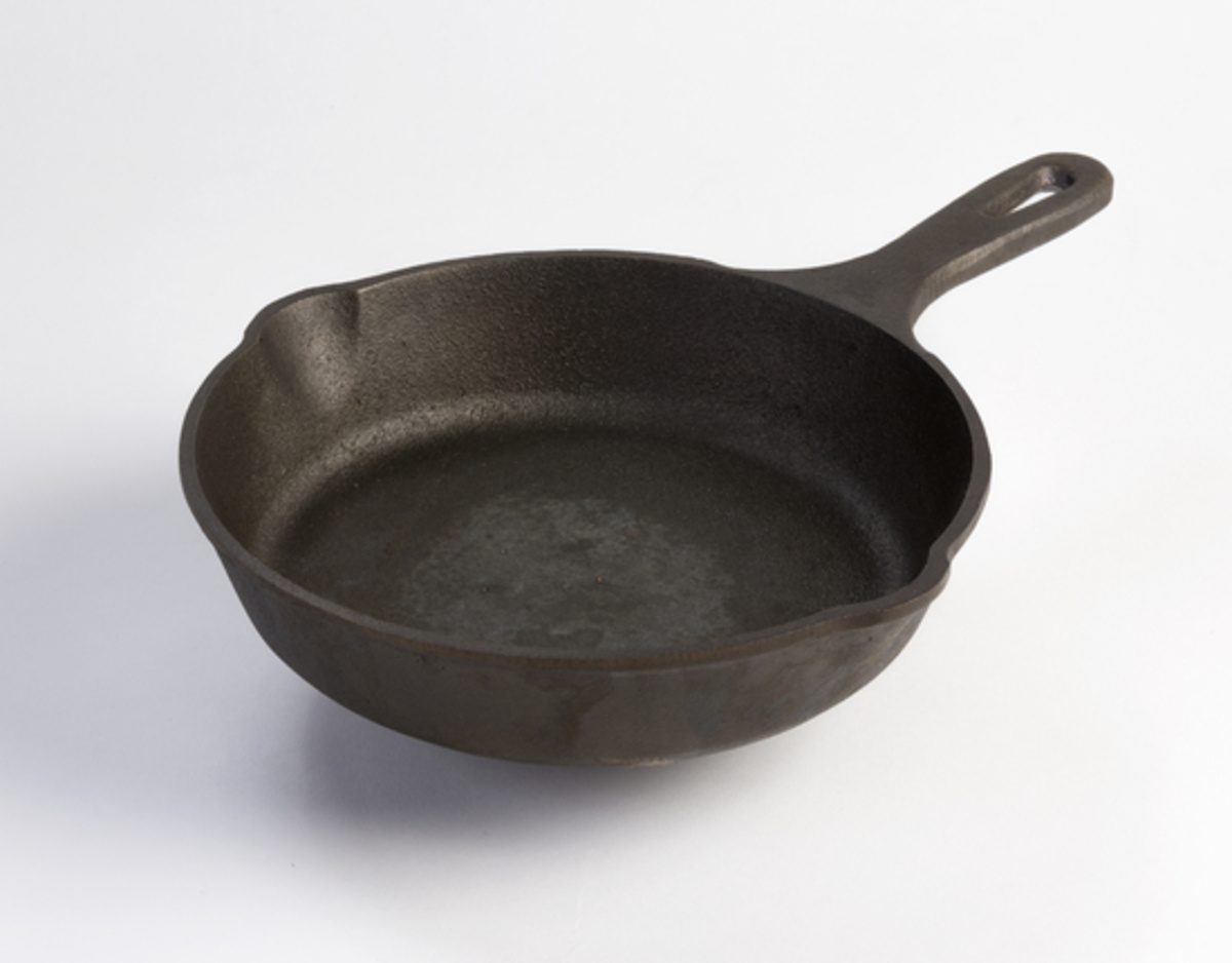 Globe Fire Back- und Bratpfanne rund Ø 22 cm aus Gusseisen