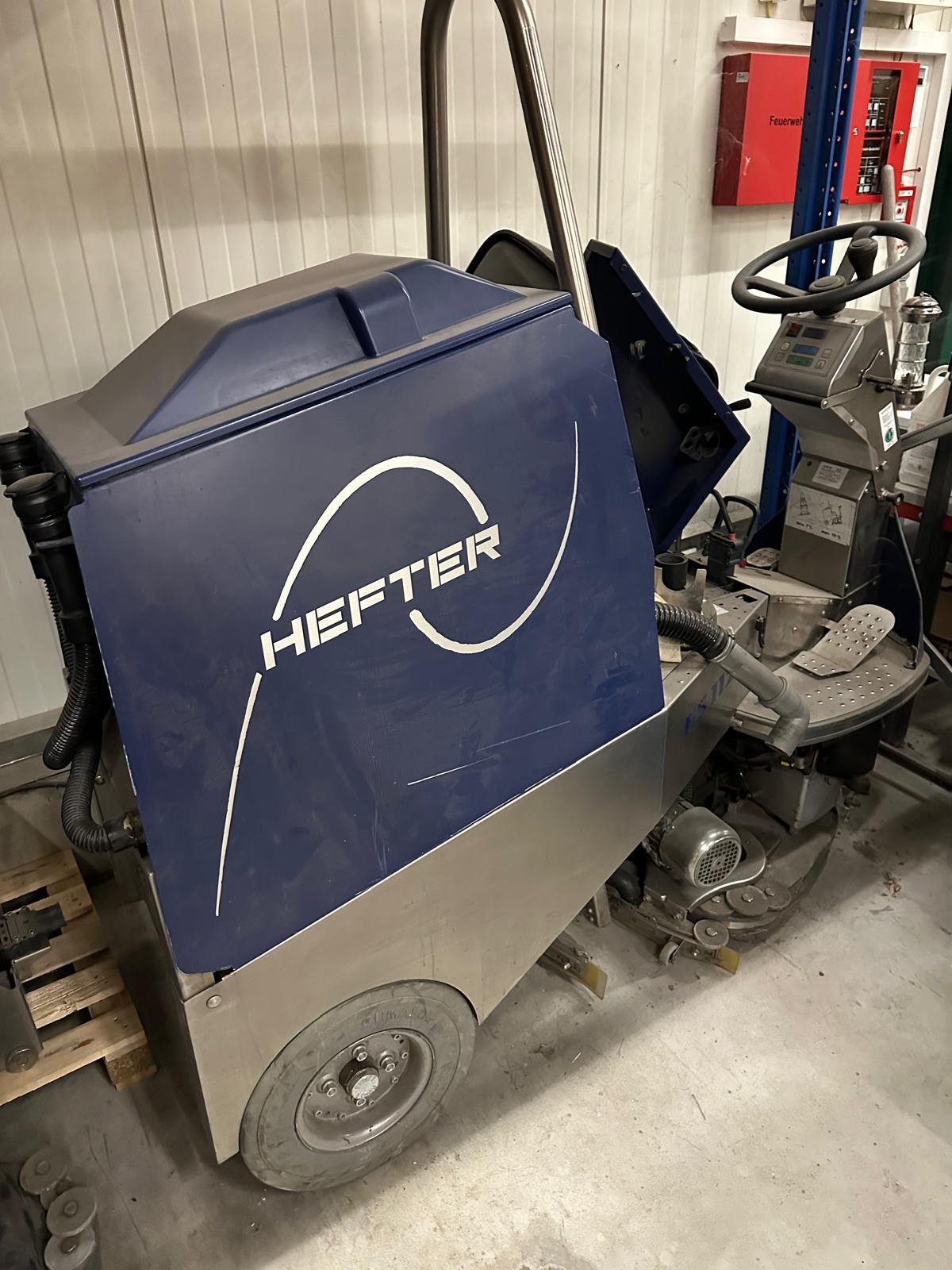 Gebraucht Aufsitzscheuersaugmaschine / Putzmaschine Hefter FS112S