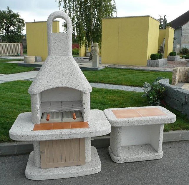 Wellfire Gartenkamin / Grillkamin Siesta weiß mit Tisch und Tür 185cm