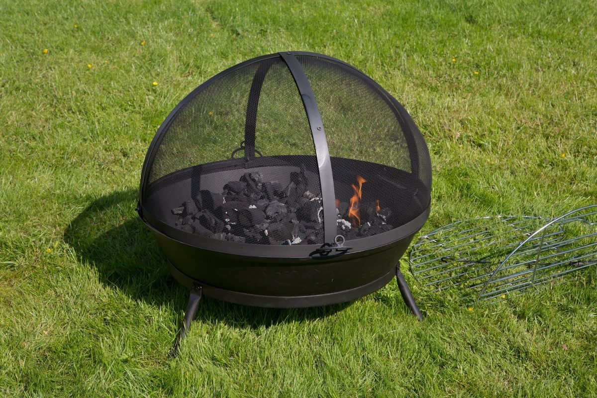 Globe Fire Fuoco Grill Ø 75 cm mit Gussschale und Gitterhaube