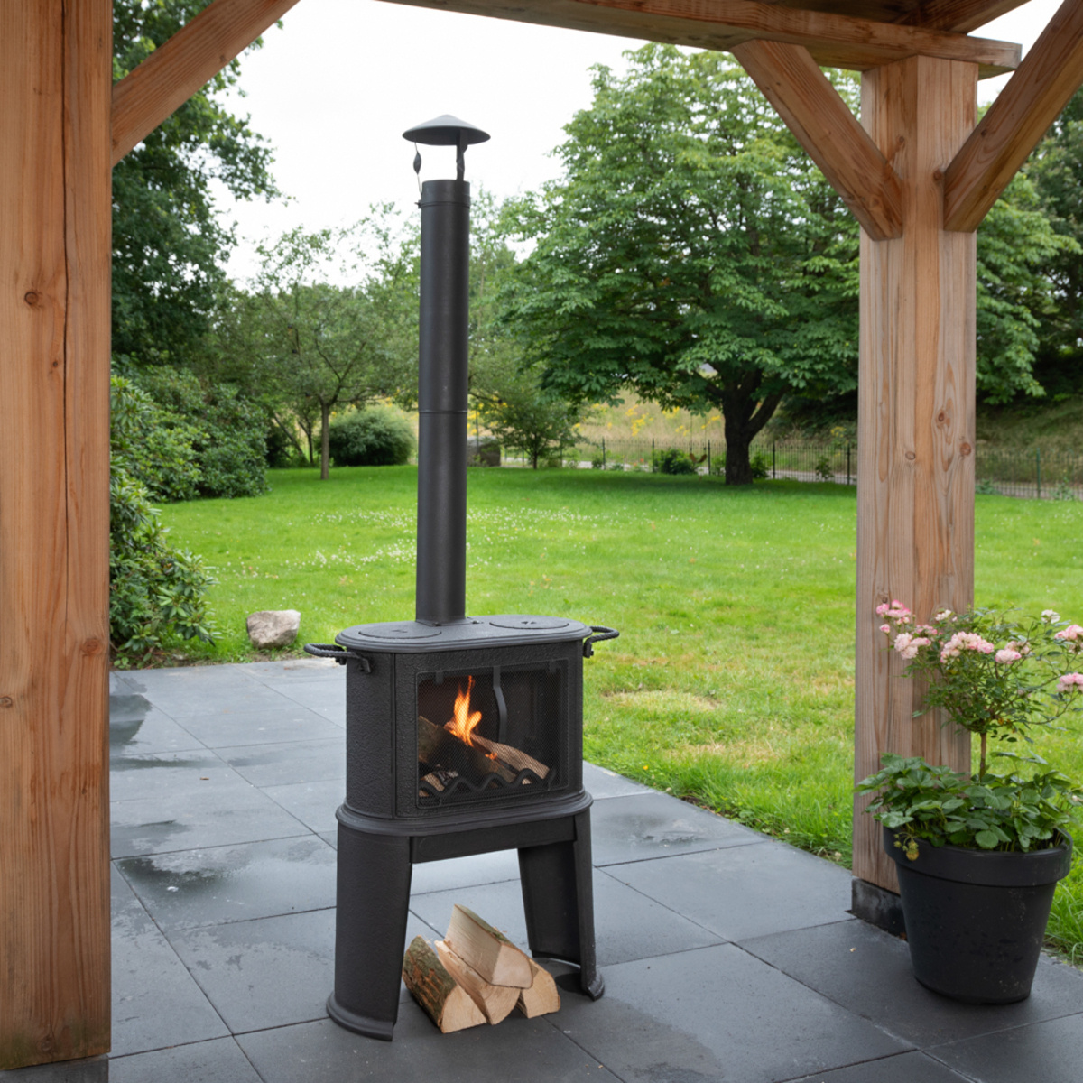 Globe Fire Vulture Outdoor-Ofen und Grill aus Gusseisen