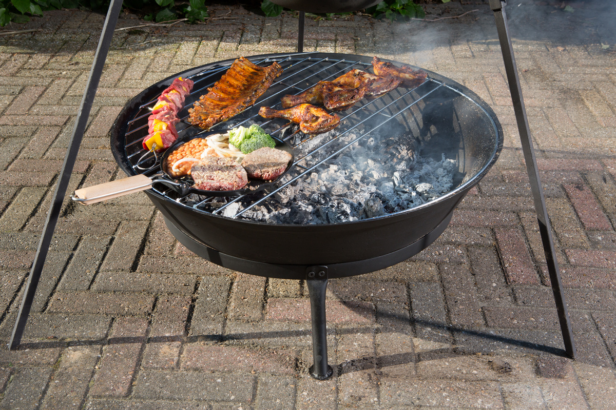 Globe Fire Edna Lagerfeuerschale Ø 75 cm aus Guss mit Grillrost