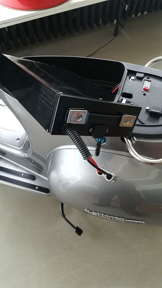 Elektroroller Retro 72 / Elektro-Roller Ginabella Classico 3000 grau