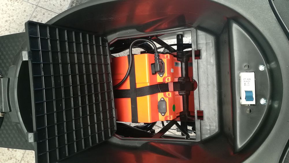 Elektroroller / E-Roller / Motorroller NR.1 Akku herausnehmbar
