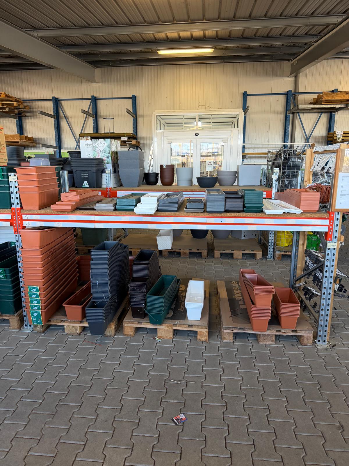 Bockregal / Arbeitstisch 1500 mm Höhe – 270 cm Breite ca. 16,2 mtr.